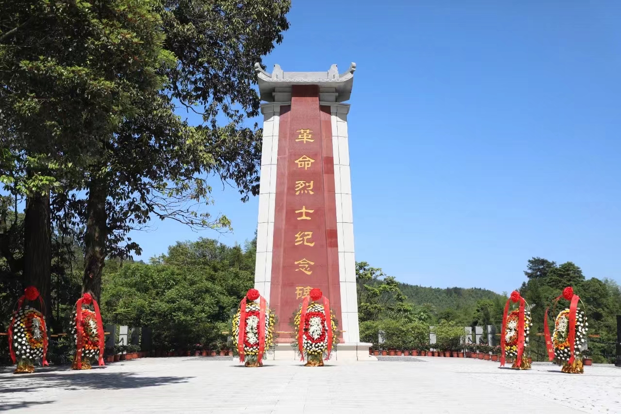 获中国新闻奖一等奖的团队，捐建了一座烈士纪念碑-历史与文化学院